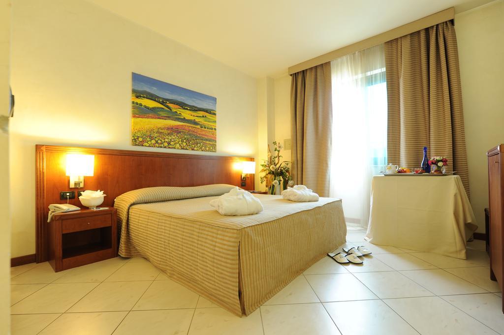 Hotel Parisi Nichelino Bagian luar foto