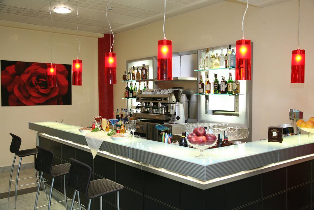 Hotel Parisi Nichelino Bagian luar foto