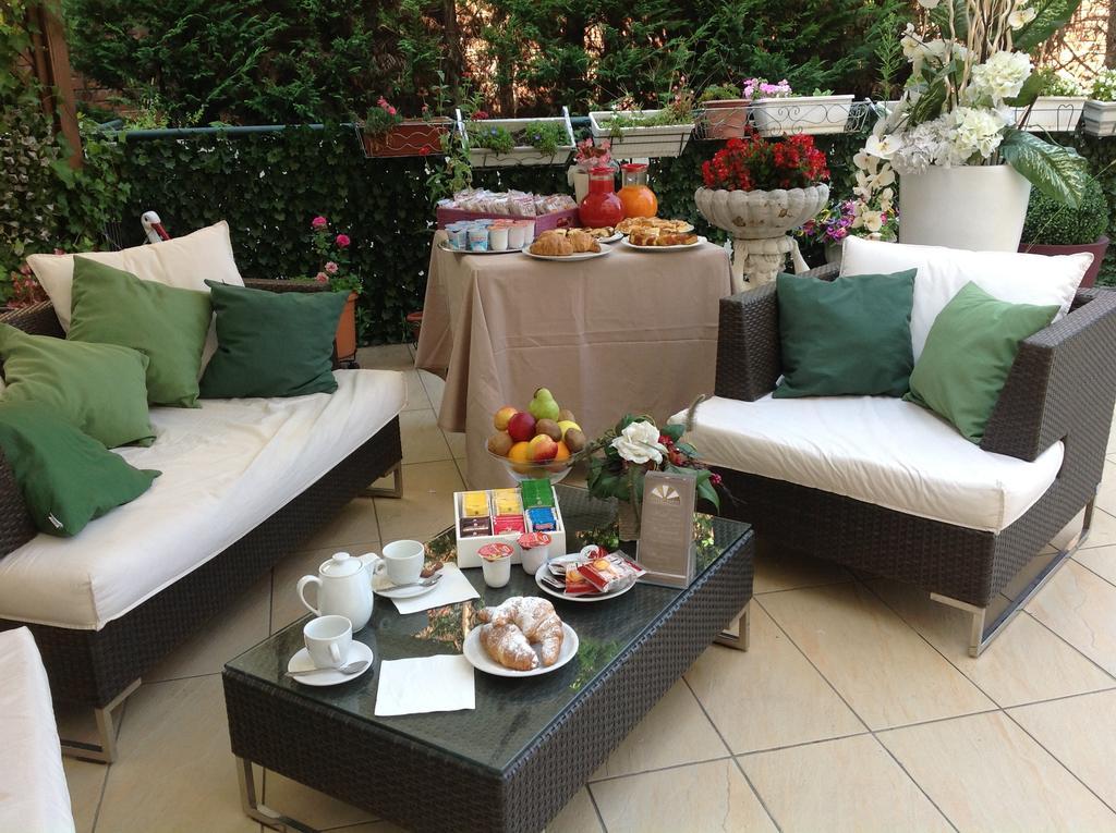 Hotel Parisi Nichelino Bagian luar foto