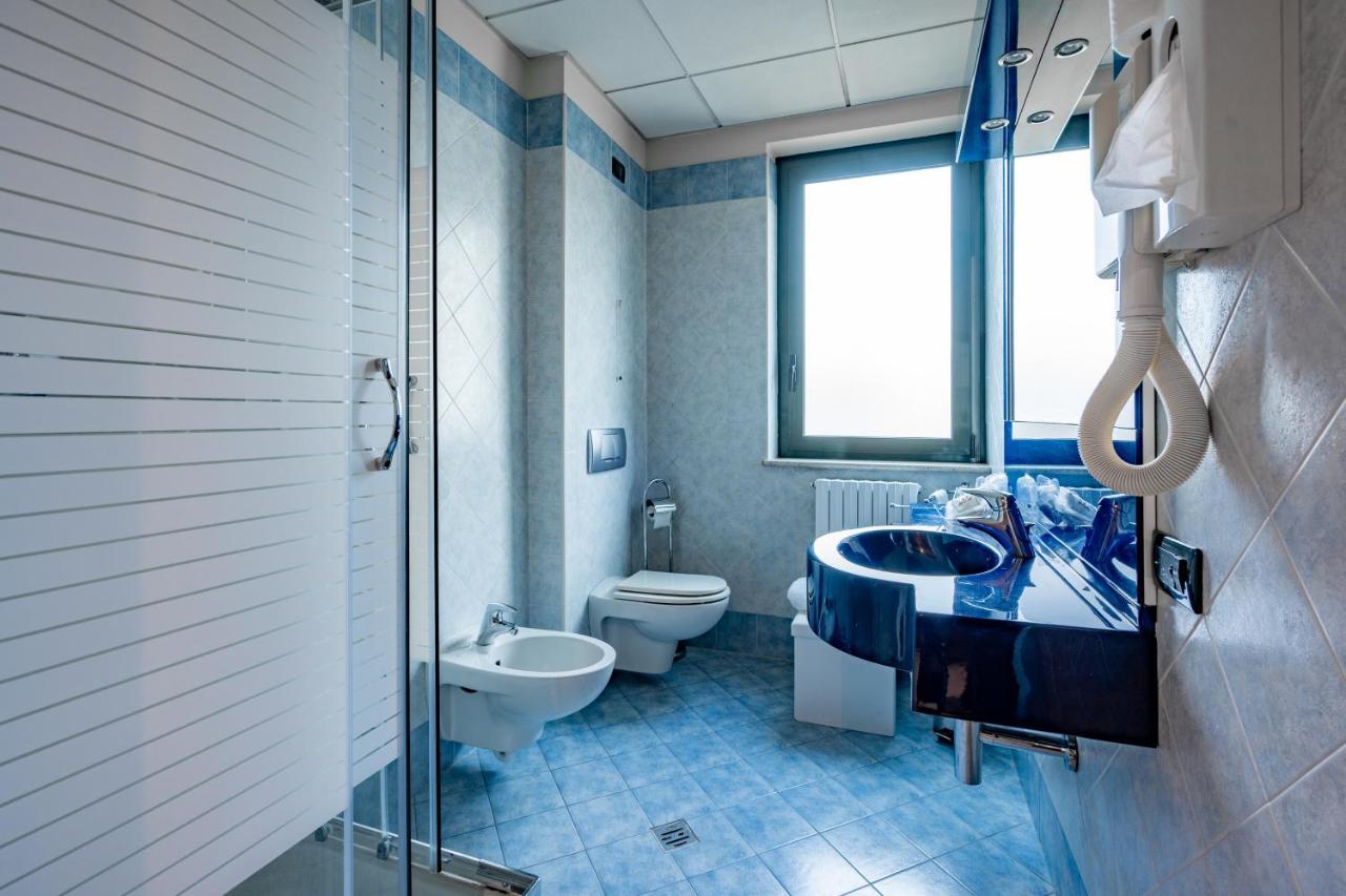 Hotel Parisi Nichelino Bagian luar foto