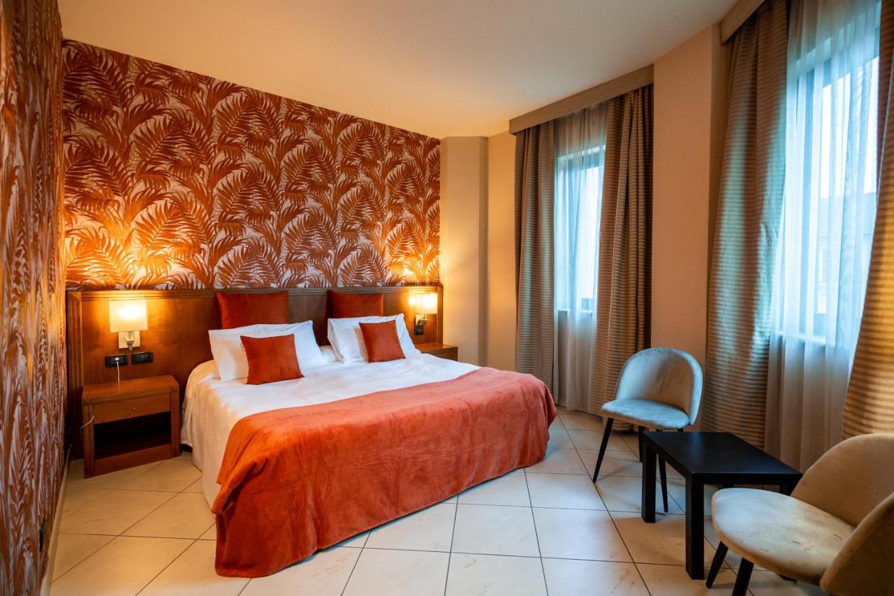 Hotel Parisi Nichelino Bagian luar foto
