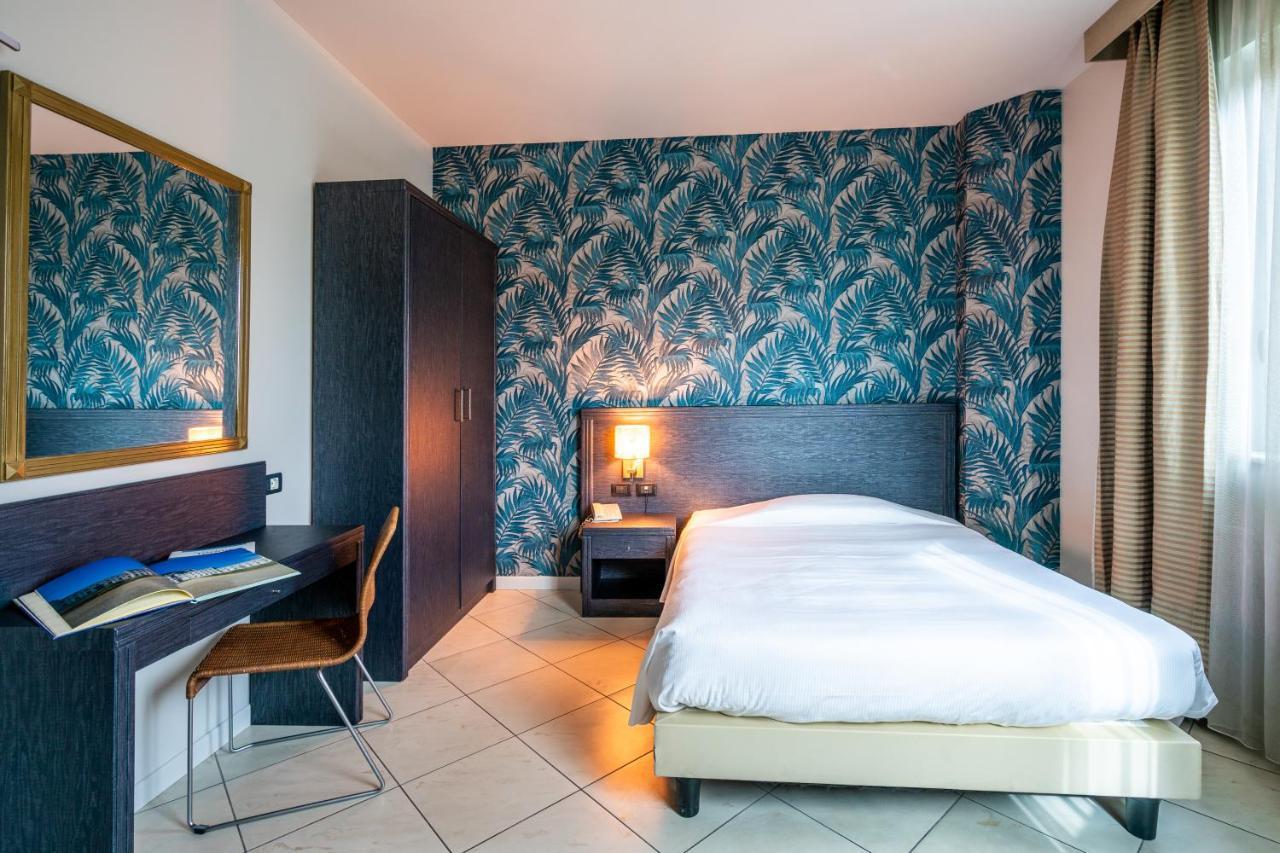 Hotel Parisi Nichelino Bagian luar foto