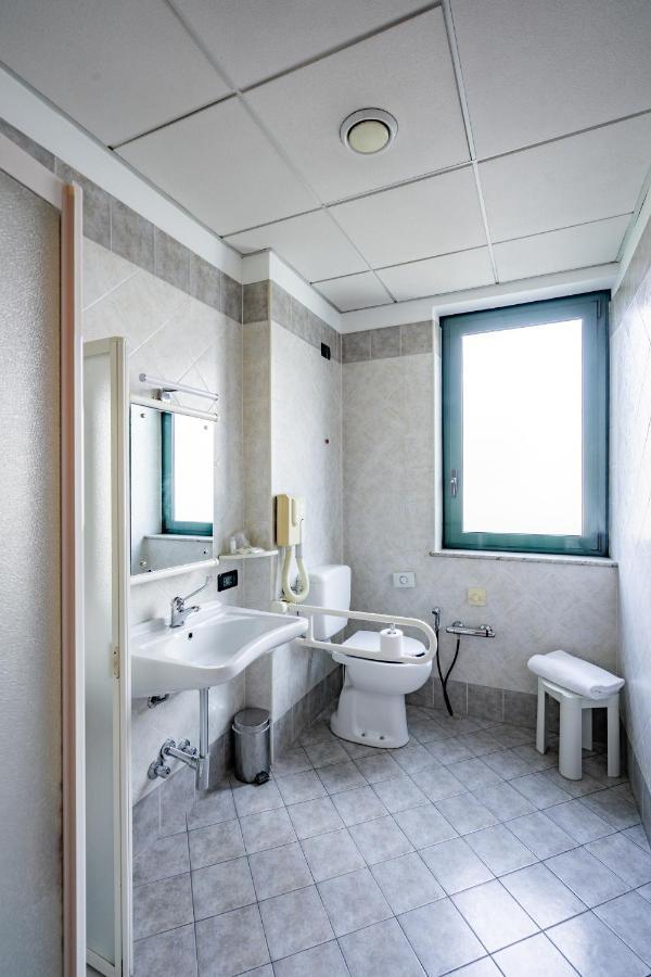 Hotel Parisi Nichelino Bagian luar foto